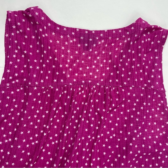 Torrid Magenta Star Crepe Button Down Tank - Picture 4 of 10